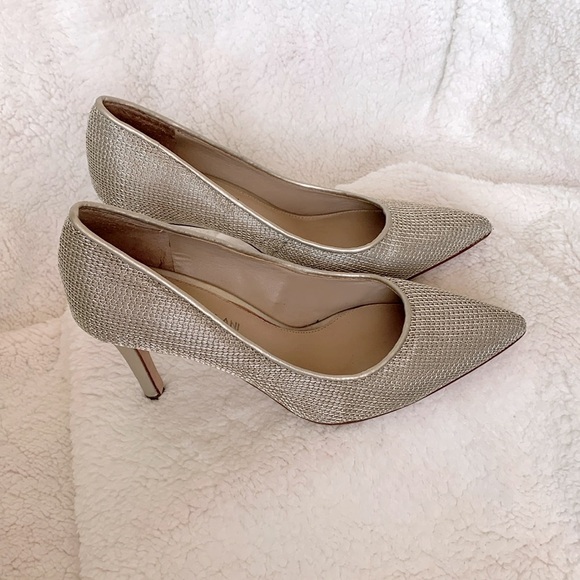 Champagne Gold Mesh Pumps - Picture 2 of 10